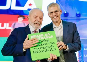 Comunicação do governo deve evoluir no digital, diz novo ministro