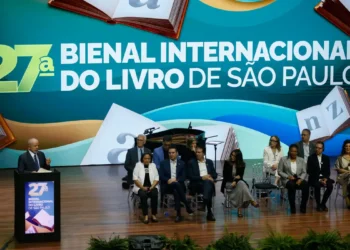 Lula assina regulamentação da Política Nacional de Leitura e Escrita