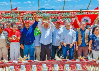 Lula entrega mais de 12 mil lotes de terras da reforma agrária