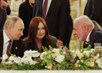 Na Rússia, Lula celebra 80 anos da vitória contra o nazismo