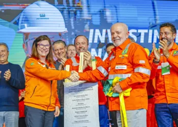 Com R$ 870 mi investidos, fábrica de fertilizantes é reativada no PR