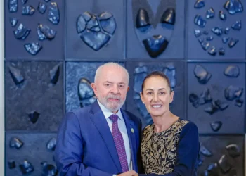 Lula diz que vai repatriar brasileiros em todo lugar que for preciso