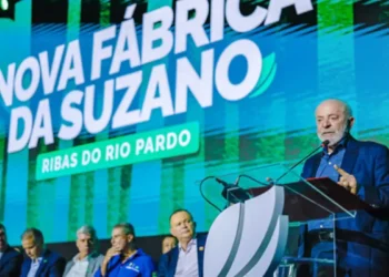 Mercado joga contra o país, afirmam ministros
