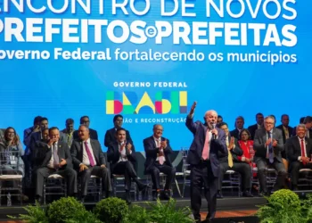 Lula diz que prefeituras são alicerce para que a União dê certo