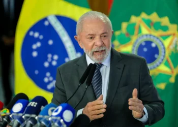 Lula confirma discussão de alternativas para a alta do IOF