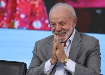Lula descarta desafiar EUA, mas diz que Brasil não é republiqueta