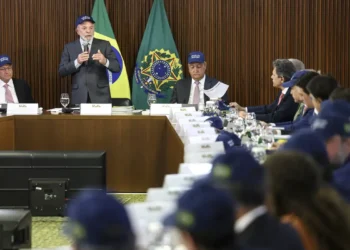 Lula reafirma soberania e diz que Brasil não aceitará ofensas