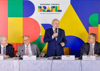 Prioridade do governo em 2025 é baratear os alimentos, diz Lula