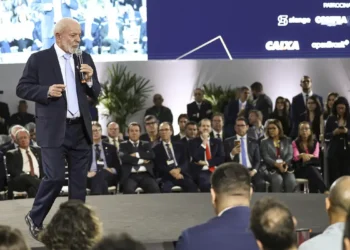 Lula diz que não faltará crédito para construção civil