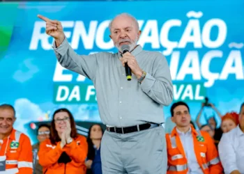 Lula diz que combustíveis fósseis vão financiar a transição energética
