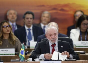 Lula critica incentivos financeiros ao setor de combustíveis fósseis