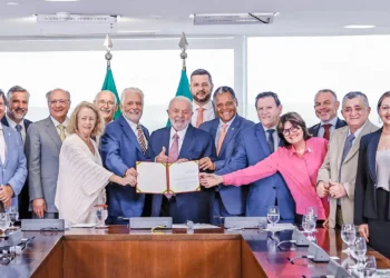 Lula sanciona lei que define revisão de pagamento de serviços do SUS