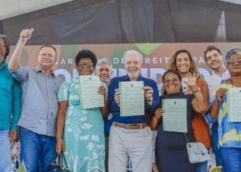 Lula assina acordo e encerra disputa de 40 anos em Alcântara