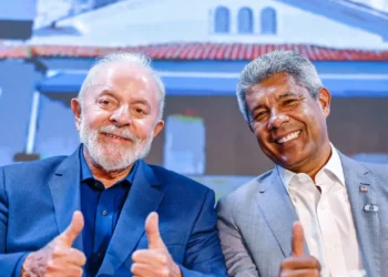 Lula assina acordo para criação de parque aeroespacial na Bahia