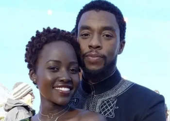 Lupita Nyong’o recorda morte de Chadwick Boseman e chora