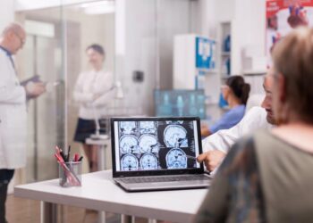 Maio Cinza: especialistas alertam sobre importância da atenção aos sintomas para diagnóstico precoce dos tumores cerebrais