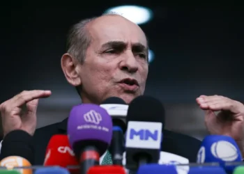 Relatório do Código Eleitoral no Senado exige quarentena para militar