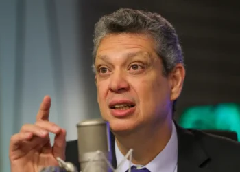 Críticas fortalecem construção de políticas públicas, avalia ministro