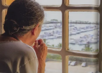 Itaú Cultural homenageia Maria Bethânia com exposição sensorial