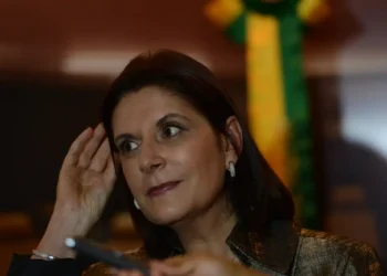 Após 217 anos, primeira mulher toma posse na presidência do STM