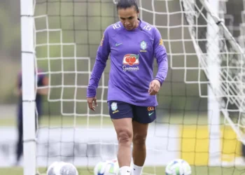 Marta luta por convocação para se despedir da seleção brasileira em Paris-2024