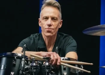 Baterista do Pearl Jam deixa a banda após 27 anos