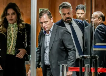 Moraes mantém delação de Mauro Cid sob sigilo