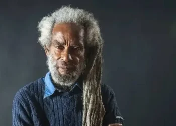 Morre Max Romeo, um dos músicos mais influentes do reggae, aos 80 anos