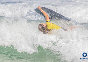 Praia da Tiririca com lotação máxima em etapa de surf que reuniu atletas de todas as gerações
