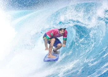 Jogos de Paris: Medina supera Chumbinho e está nas semifinais do surfe