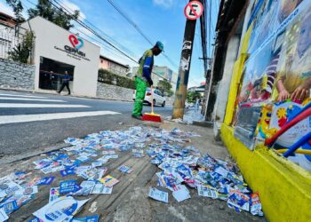 Megaoperação da Limpurb já coletou 165 toneladas de material eleitoral em Salvador