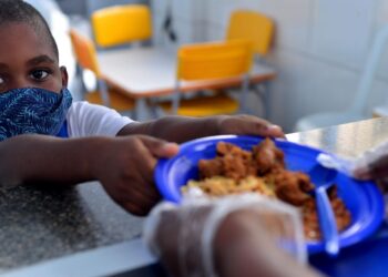 Escolas estaduais terão R$ 410 milhões destinados para a alimentação escolar, em 2024