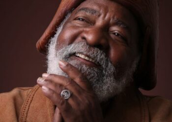 Governo da Bahia homenageia Mestre Bule Bule na Bienal do Livro