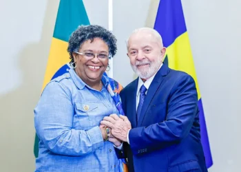 Lula e Mia Mottley discutem mudança climática em reunião na Guiana
