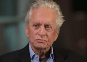 Michael Douglas anuncia aposentadoria aos 80 anos: “Não quero morrer no set de filmagem”