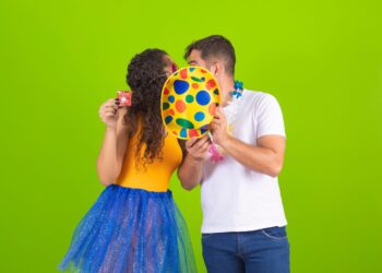 Mononucleose ou ‘doença do beijo’: conheça os riscos da infecção que fica em alta no carnaval