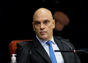 Moraes vota para que Bolsonaro seja réu por tentativa de golpe