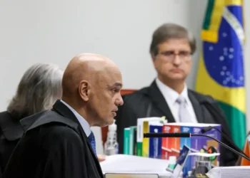 Moraes nega que STF esteja condenando “velhinhas com a bíblia na mão”