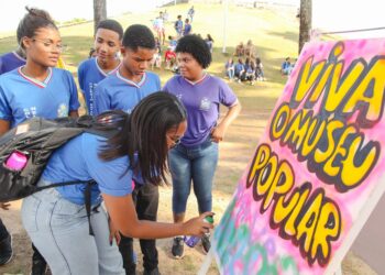 Projeto leva arte de rua para escolas públicas de Salvador