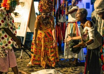 “O Museu é a Rua” – A VOLTA D’A POMBAGEM encerra Residência Artística no MAM com cortejo cênico