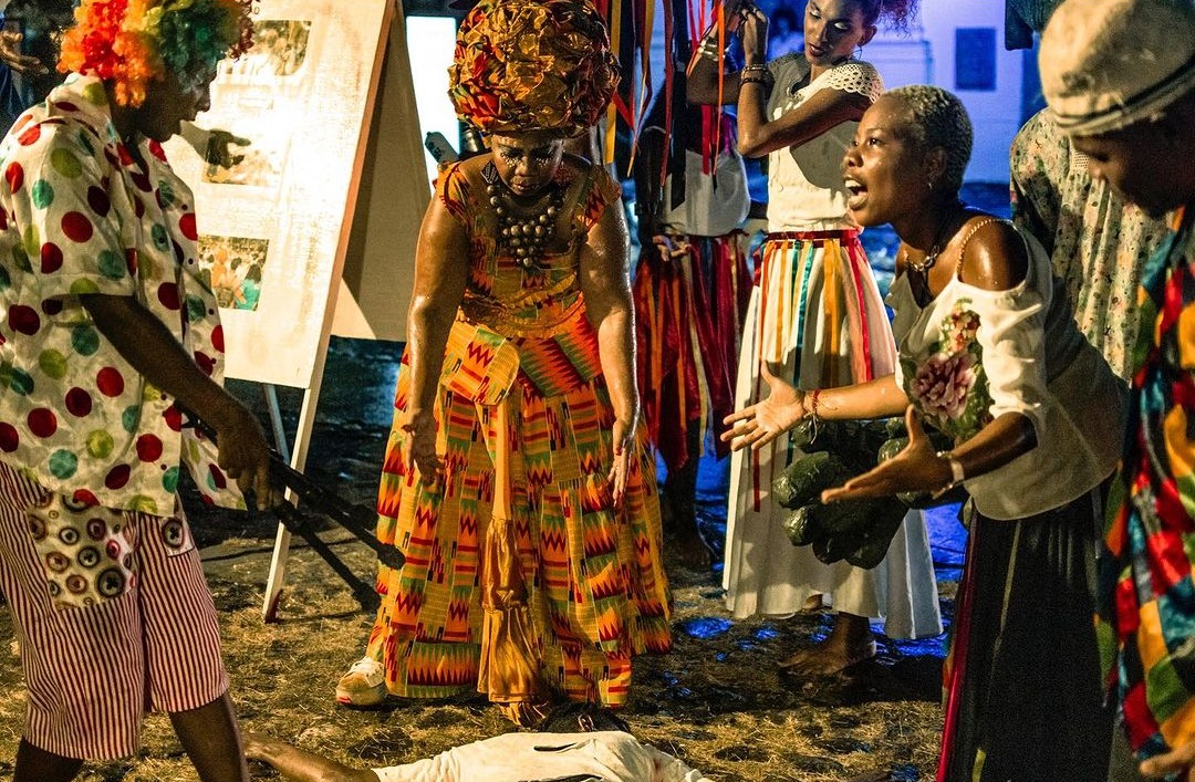 “O Museu é a Rua” – A VOLTA D’A POMBAGEM encerra Residência Artística no MAM com cortejo cênico