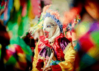 Palhaços do Rio Vermelho invadem festa dos Autorais para coroação dos novos monarcas da folia 2024