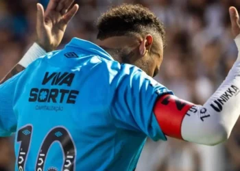 Futuro de Neymar no Santos segue indefinido, e clube espera resposta por renovação