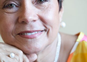 Nairzinha Spinelli lança livro infantil “Viajando e Conhecendo os Indígenas”