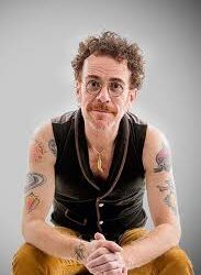 Suspeitos tentam invadir casa do cantor Nando Reis