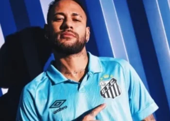 Camisa em homenagem a Neymar impulsiona recorde de vendas do Santos