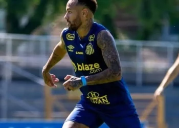 De volta aos treinos, Neymar deve enfrentar o Vitória pelo Campeonato Brasileiro