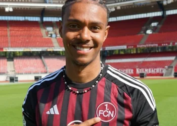 Jogador é agredido na Alemanha após postar foto com camisa de time rival