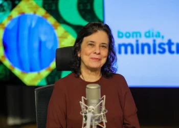 Combate à dengue precisa ser global, diz Nísia Trindade