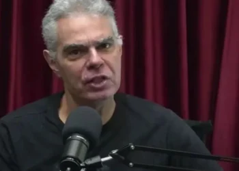 Após desistir de carreira artística, filho de Chico Anysio pede emprego na web